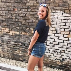 Meet your Posher, Emily